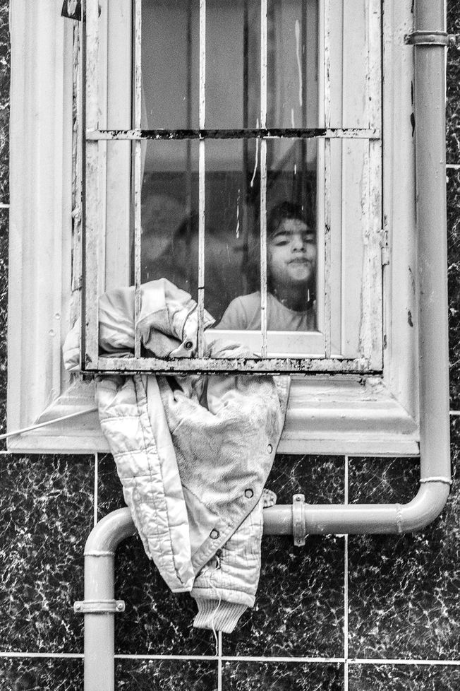 The Turkey Series - A Syrian girl in a window in Al Fatih, Istanbul. Photo by photographer Martin Thaulow. Open Edition (seen without the white frame around the image). Buy high quality print.
