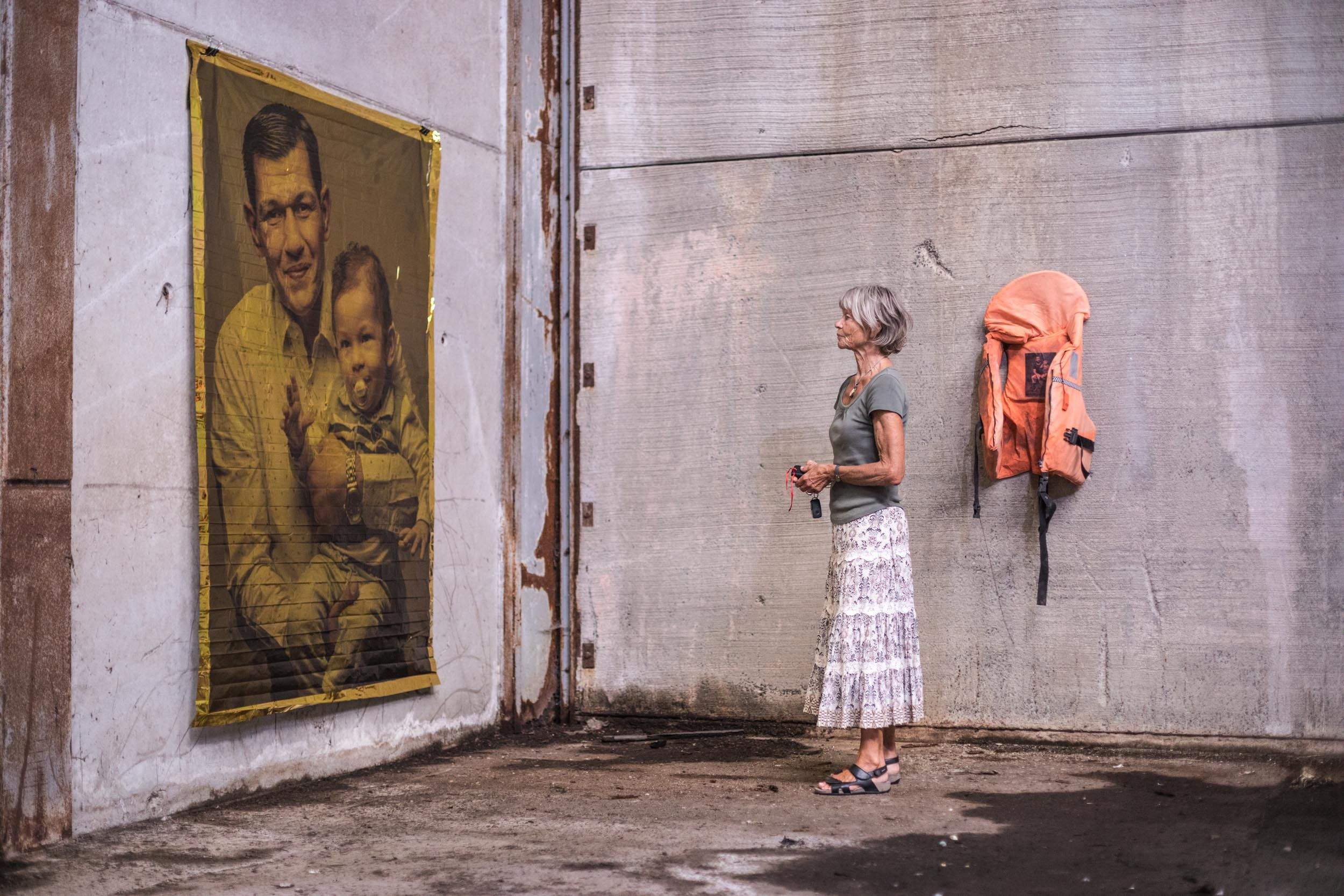 Alan Kurdi and his father Abdullah Kurdi - Installation view of the exhibition REIMAGINE - Art work by Martin Thaulow